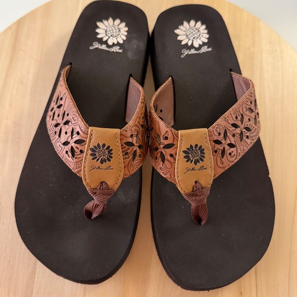Yellow Box Shoes - Yellow Box Women's Flip Flops Thong Sandals Brown Floral Cutout Size 8